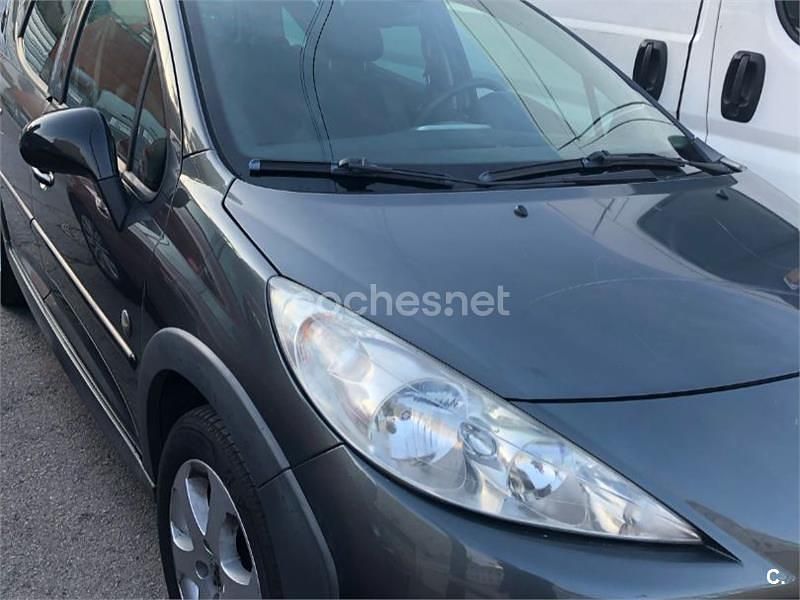 Usado Peugeot 207 Outdoor Outdoor 110 CV (80 kW) 2010 Gris / plata Familiar