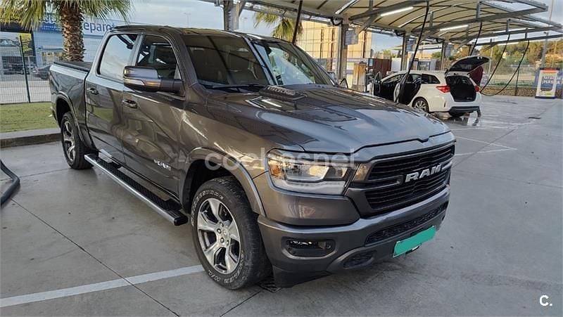 Usado RAM 1500 401 CV (294 kW) 2023 Gris / plata Pickup/Camioneta