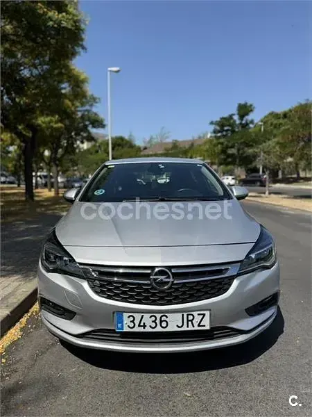 Usado Opel Astra Dynamic 110 CV (80 kW) 2016 Gris / plata Berlina