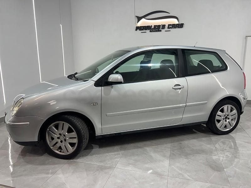 Usado VW Polo Highline 75 CV (55 kW) 2005 Gris / plata Utilitario