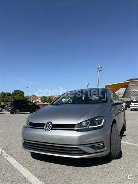Usado VW Golf VII Advance 125 CV (91 kW) 2018 Gris / plata Berlina
