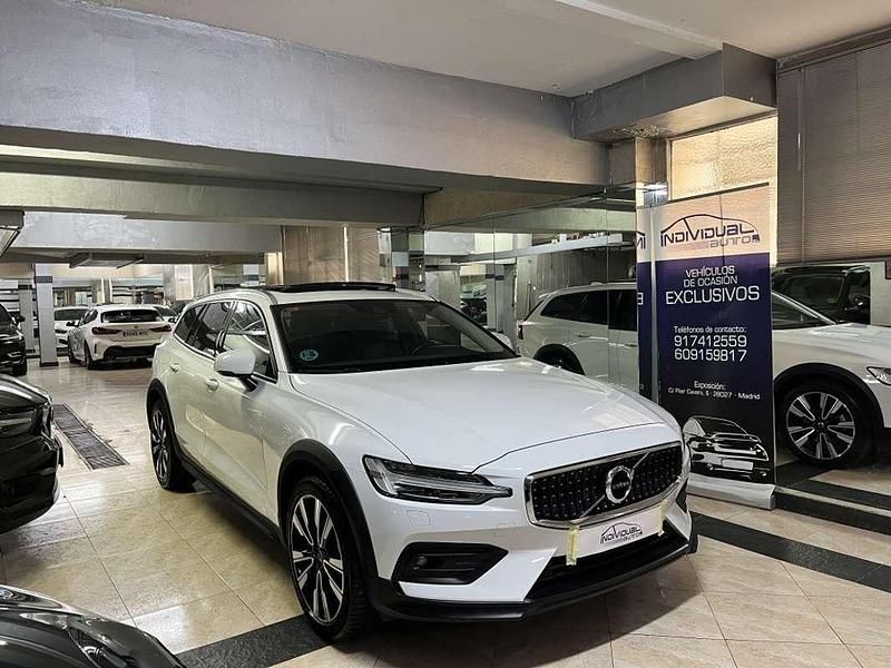 Blanco Usado 2021 Volvo V60 CC Pro Familiar | 29.990 € (Super precio) - Imagen 1/4