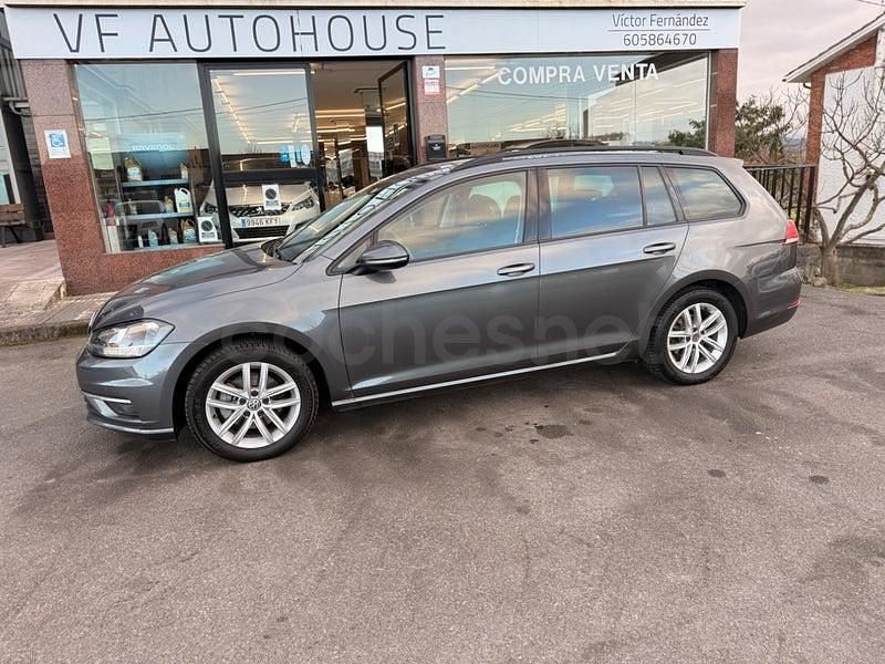 Usado VW Golf VII Advance 125 CV (91 kW) 2018 Gris / plata Familiar