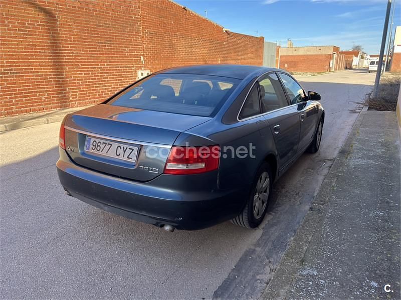 Usado Audi A6 225 CV (165 kW) 2004 Azul Berlina