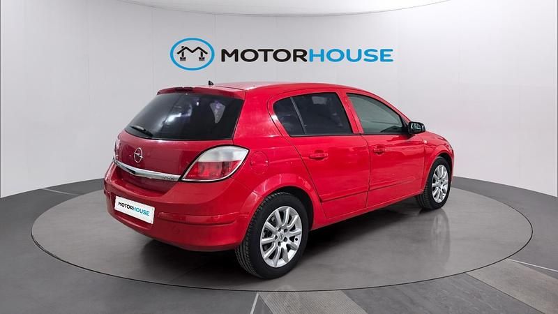 Usado Opel Astra Cosmo 100 CV (73 kW) 2005 Rojo Utilitario