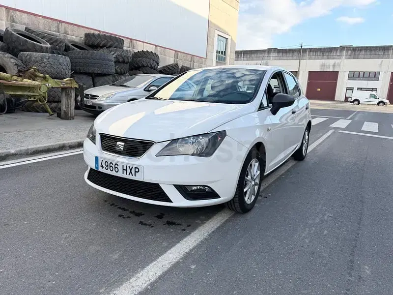 Usado Seat Ibiza Reference 90 CV (66 kW) 2014 Blanco Berlina