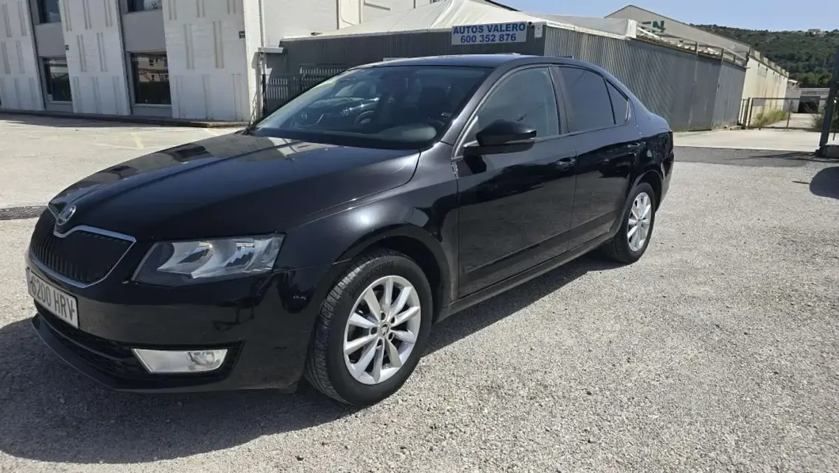 Usado Skoda Octavia GreenLine 105 CV (77 kW) 2013 Negro Utilitario