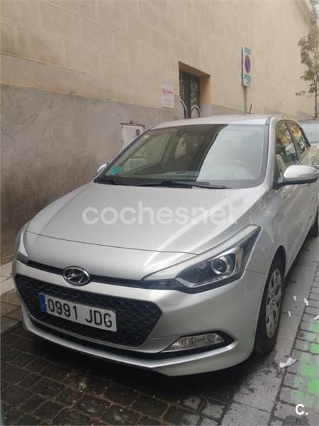 Gris / plata Usado 2015 Hyundai i20 Berlina | 8500 € (Precio justo) - Imagen 1/4