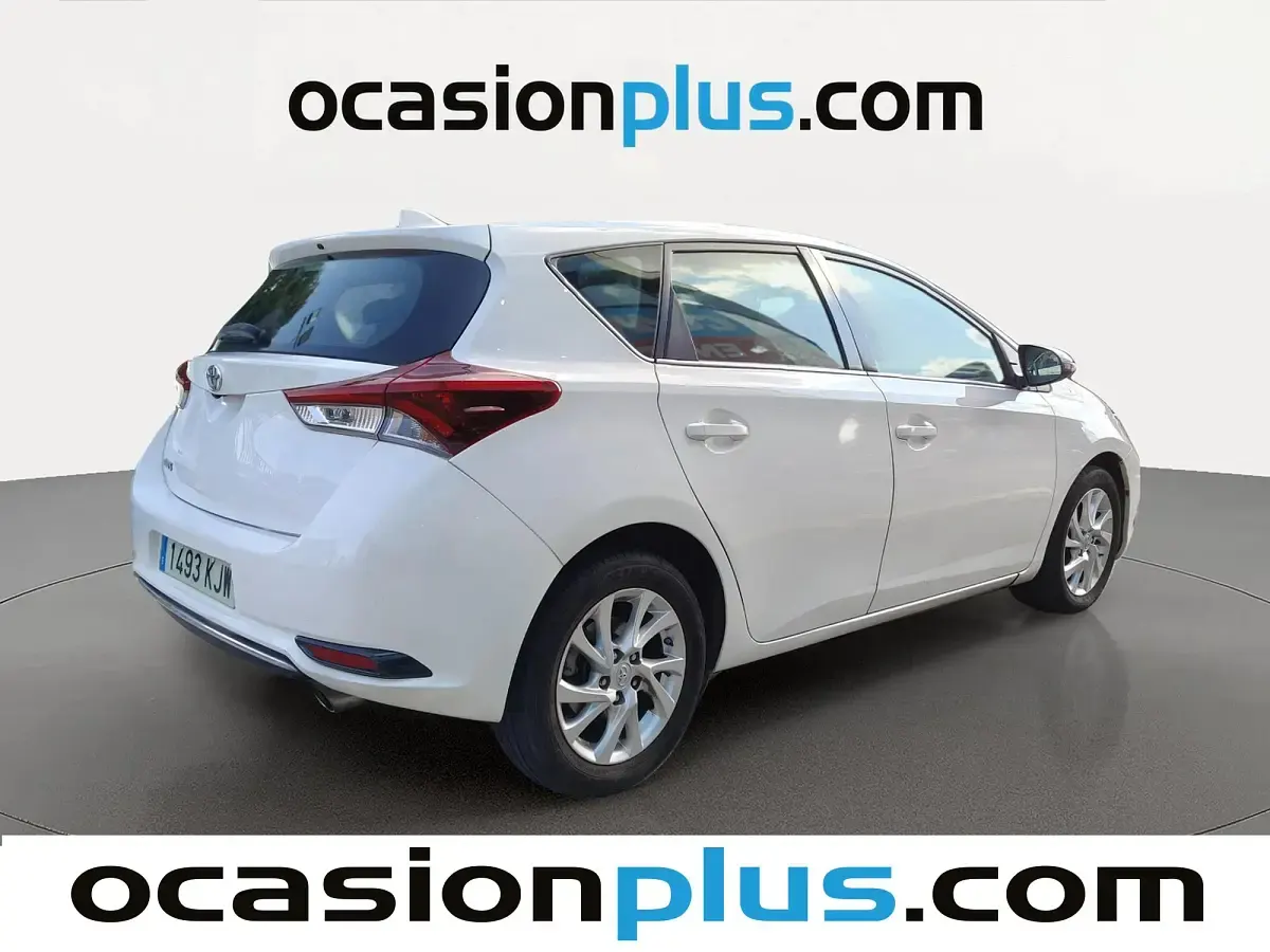 Usado Toyota Auris Active 116 CV (85 kW) 2018 Blanco Utilitario