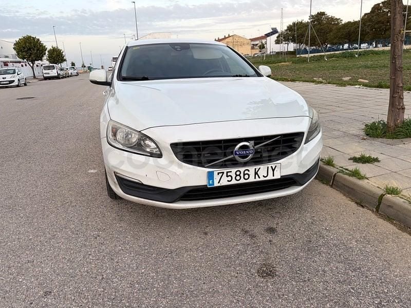 Usado Volvo S60 Momentum 120 CV (88 kW) 2018 Blanco Berlina