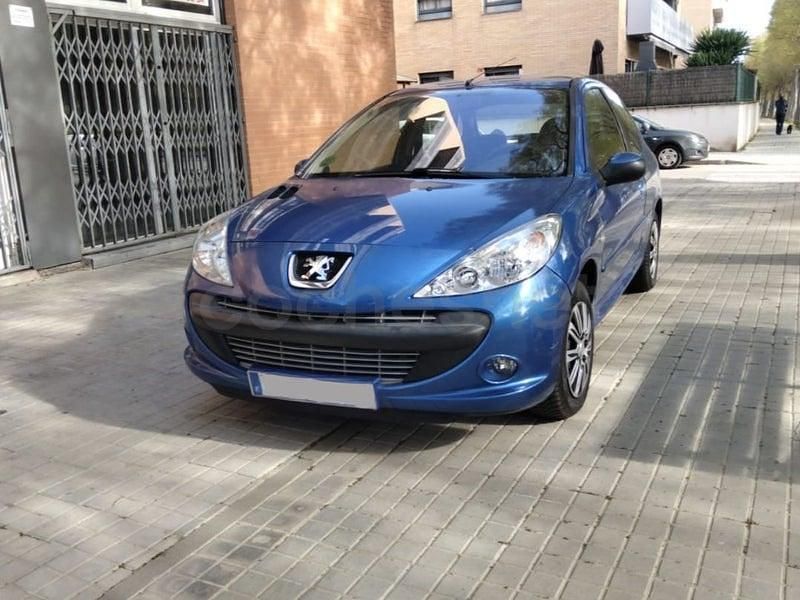 Usado Peugeot 206 75 CV (55 kW) 2012 Azul Berlina