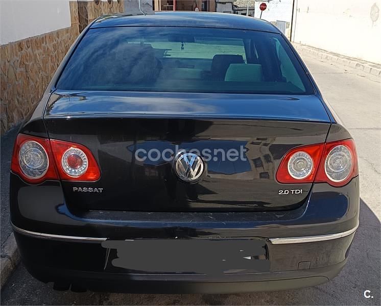 Usado VW Passat Advance 140 CV (102 kW) 2004 Negro Berlina