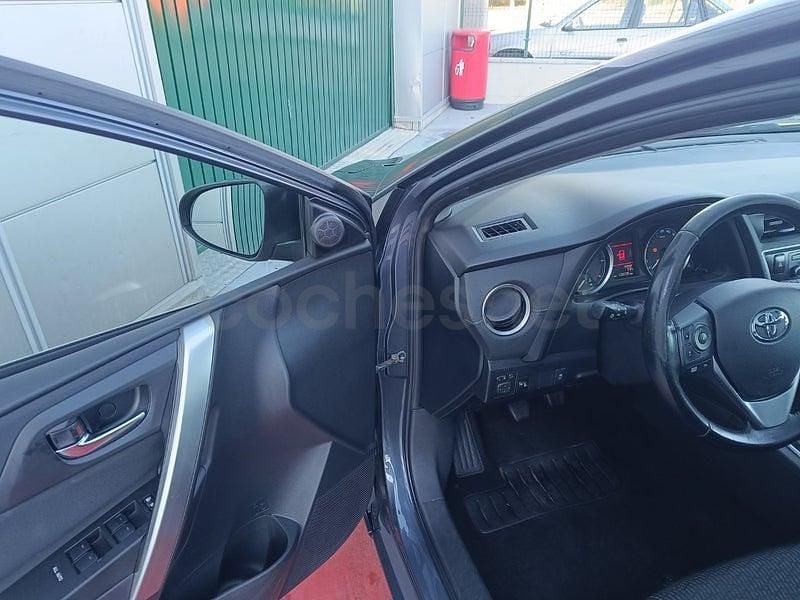 Usado Toyota Auris 124 CV (91 kW) 2015 Azul Berlina