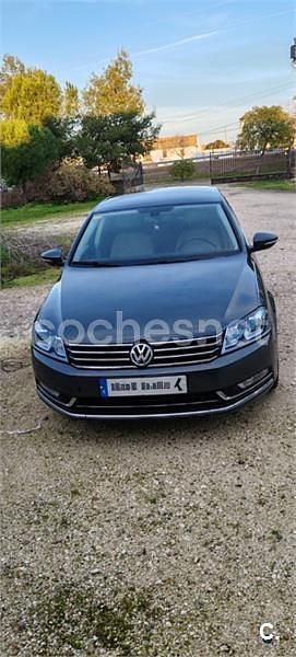 Usado VW Passat Advance 140 CV (102 kW) 2011 Gris / plata Familiar