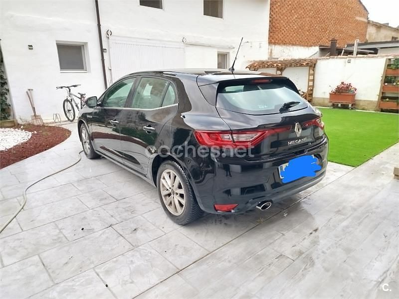 Usado Renault Mégane IV Intens 130 CV (95 kW) 2016 Negro Berlina