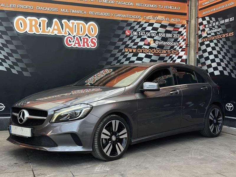 Usado Mercedes A200 Urban 136 CV (100 kW) 2016 Gris Utilitario