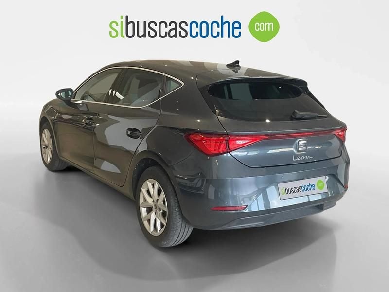 Usado Seat Leon Style 116 CV (85 kW) 2025 Gris/plata