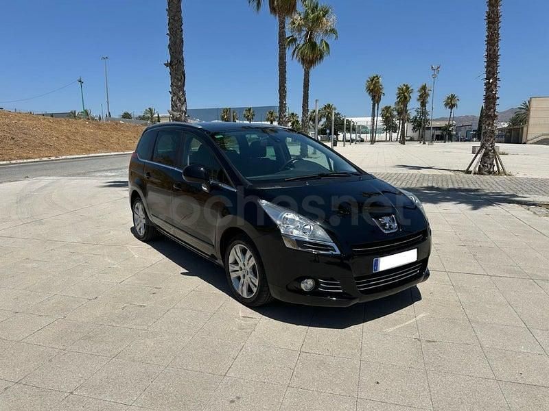 Usado Peugeot 5008 Style 115 CV (84 kW) 2013 Negro Monovolumen