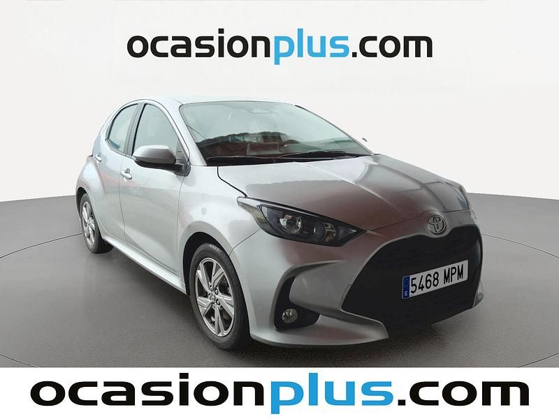 Usado Toyota Yaris Hybrid Active 116 CV (85 kW) 2024 Gris Berlina