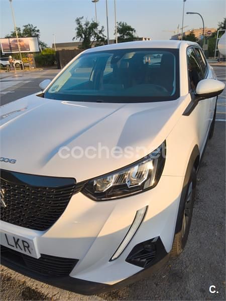 Usado Peugeot 2008 Allure 100 CV (73 kW) 2020 Blanco SUV