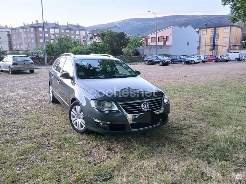 Usado VW Passat Highline 160 CV (117 kW) 2010 Gris / plata Familiar