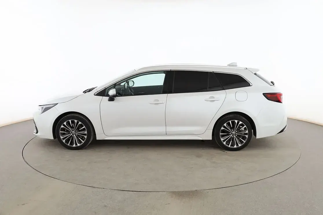 Usado Toyota Corolla Style 196 CV (144 kW) 2023 Blanco Familiar