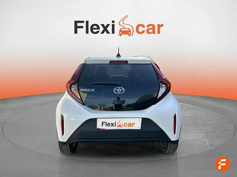 Usado Toyota Aygo 72 CV (52 kW) 2022 Blanco Utilitario
