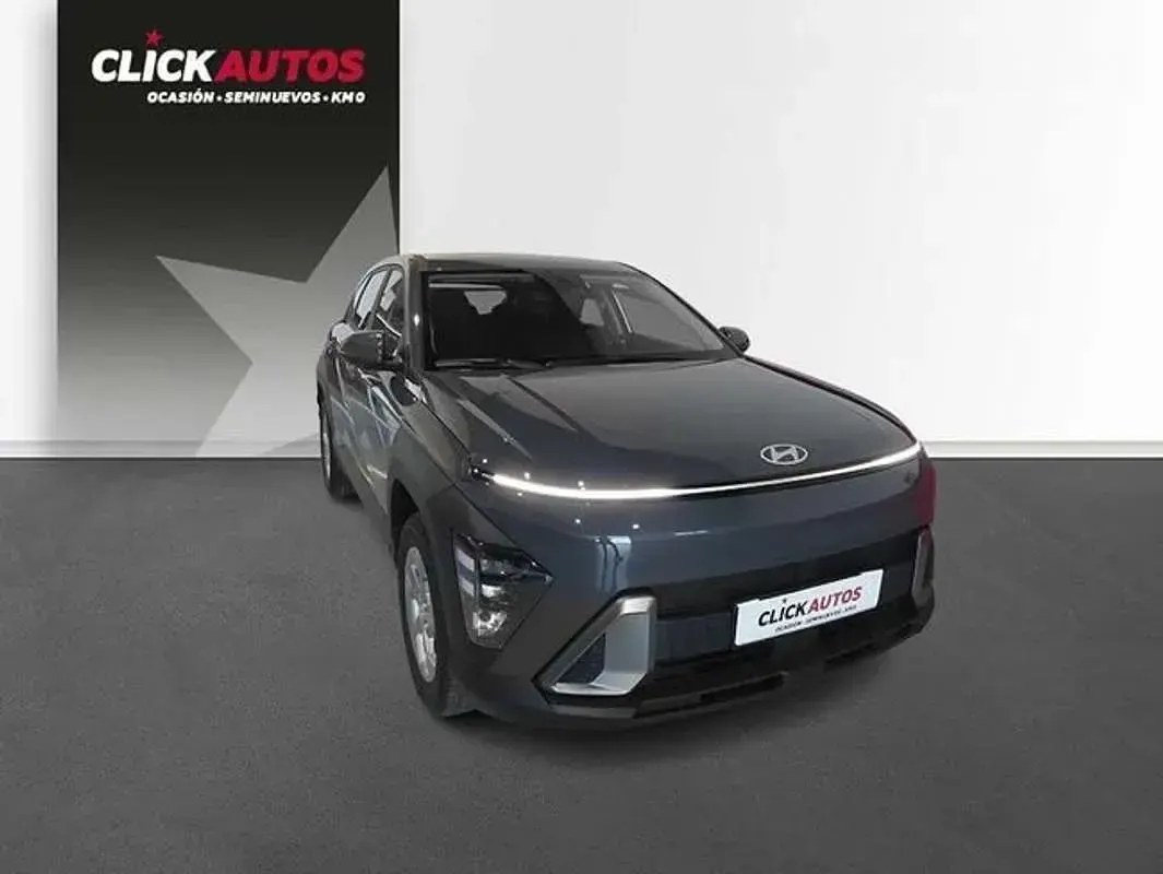 Usado Hyundai Kona 141 CV (103 kW) 2024 Gris SUV
