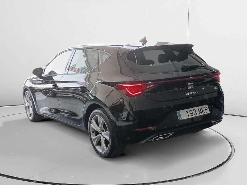 Usado Seat Leon FR 131 CV (96 kW) 2023 Negro Utilitario