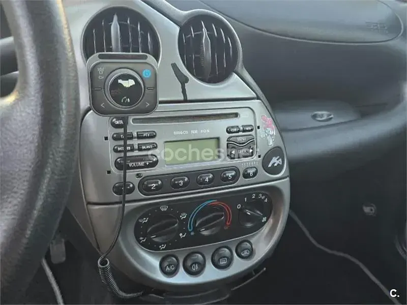 Usado Ford Ka 70 CV (51 kW) 2005 Gris / plata Utilitario