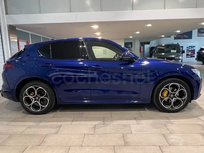 Usado Alfa Romeo Stelvio Veloce 210 CV (154 kW) 2022 Azul SUV