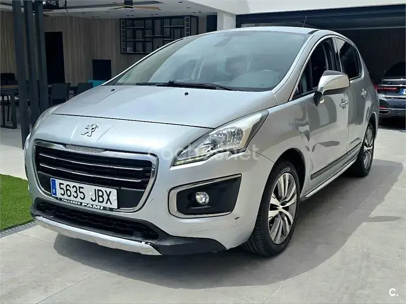 Usado Peugeot 3008 Allure 120 CV (88 kW) 2014 Blanco Familiar