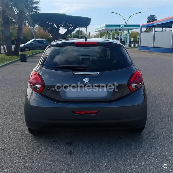 Gris / plata Usado 2017 Peugeot 208 Style Utilitario | 8950 € (Un poco caro) - Imagen 1/4