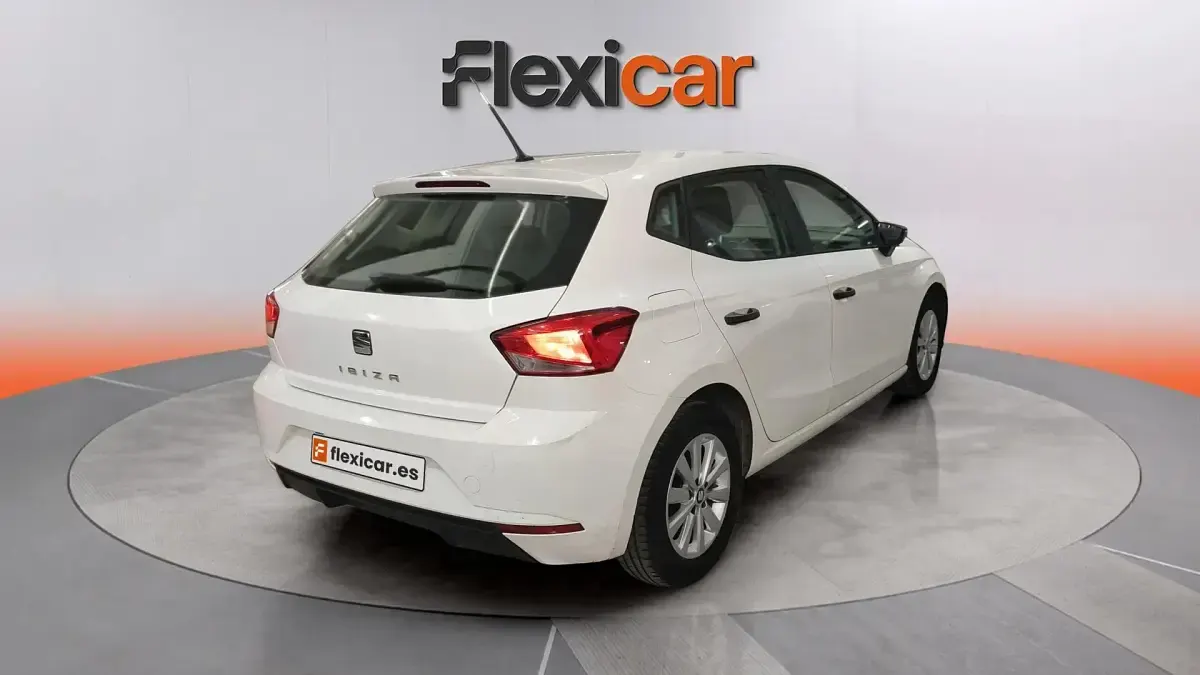 Usado Seat Ibiza Style Plus 80 CV (58 kW) 2019 Blanco Utilitario