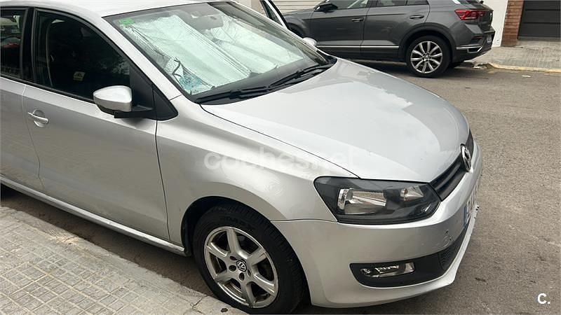 Usado VW Polo Advance 60 CV (44 kW) 2014 Gris / plata Berlina