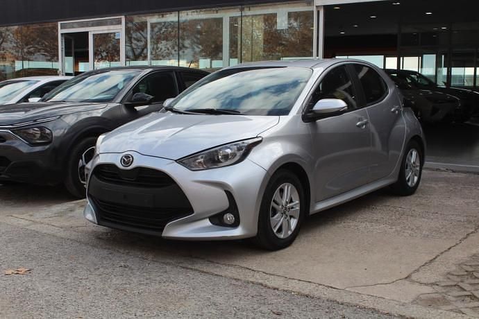 Usado Mazda 2 Center-Line 116 CV (85 kW) 2023 Gris / plata Utilitario