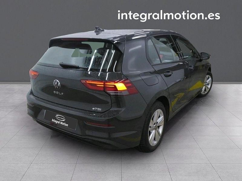 Usado VW Golf VIII Life 110 CV (80 kW) 2022 Negro Berlina