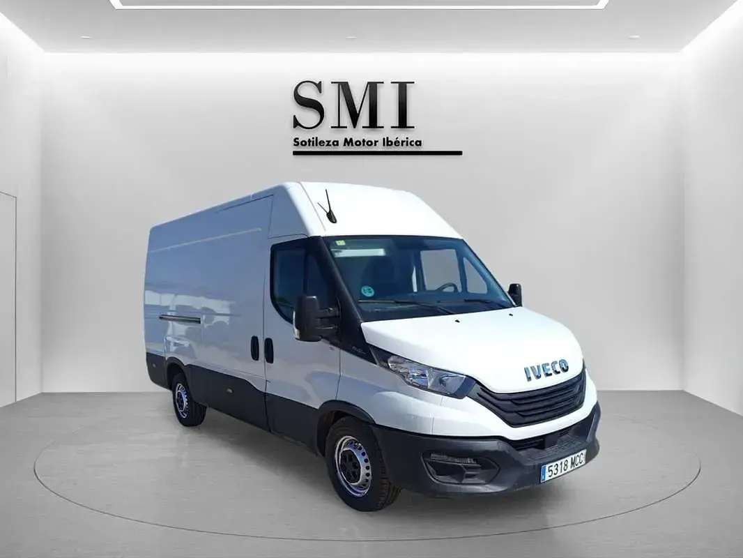 Usado Iveco Daily 156 CV (114 kW) 2022 Blanco Van
