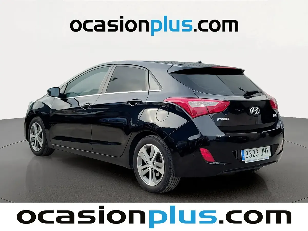 Usado Hyundai i30 110 HP (80 kW) 2015 Preto Citadino