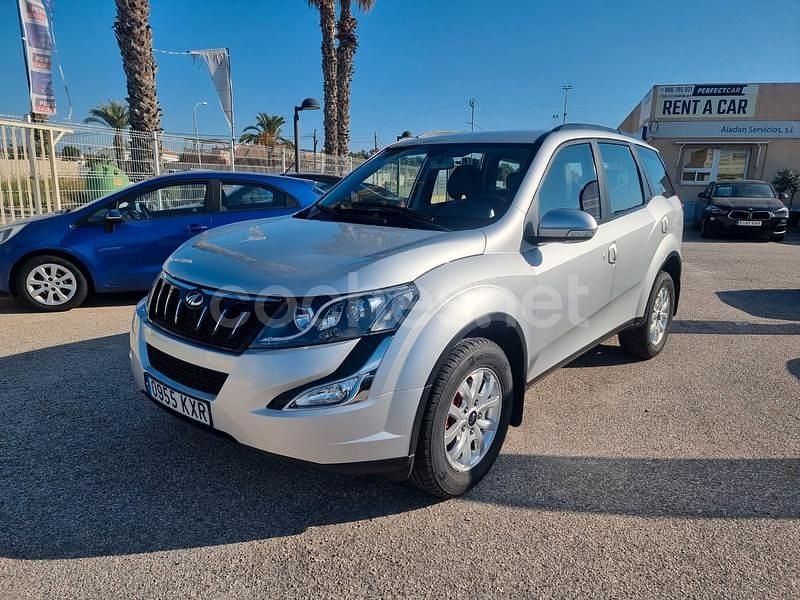 Gris / plata Usado 2019 Mahindra XUV500 SUV | 11.000 € - Imagen 1/4