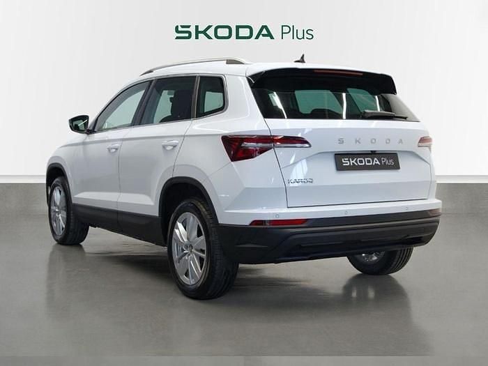 Usado Skoda Karoq Selection 150 CV (110 kW) 2025 Blanco SUV