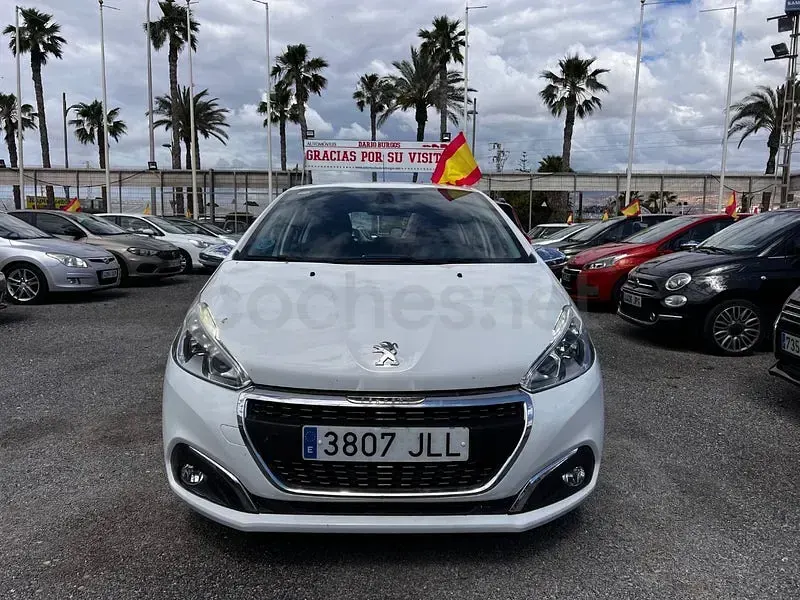 Usado Peugeot 208 Active 100 CV (73 kW) 2016 Blanco Utilitario