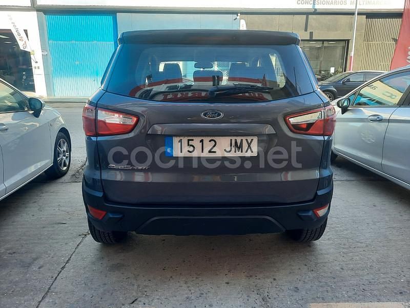 Usado Ford Ecosport Trend 112 CV (82 kW) 2016 Gris / plata SUV