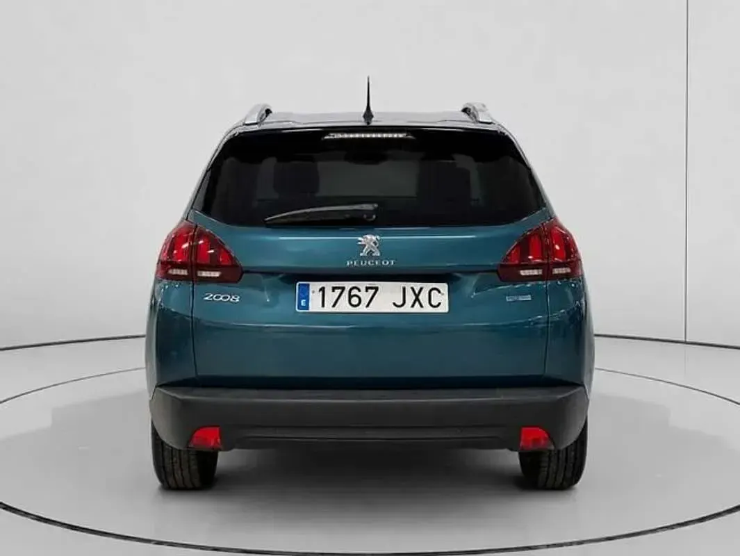 Usado Peugeot 2008 Style 110 CV (80 kW) 2017 Verde SUV