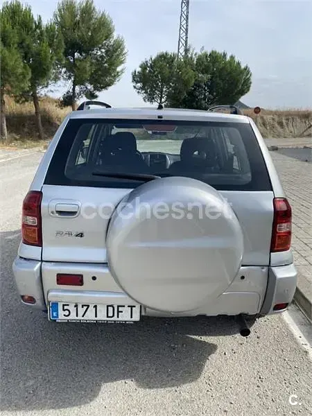 Usado Toyota RAV4 Luna 150 CV (110 kW) 2005 Gris / plata SUV