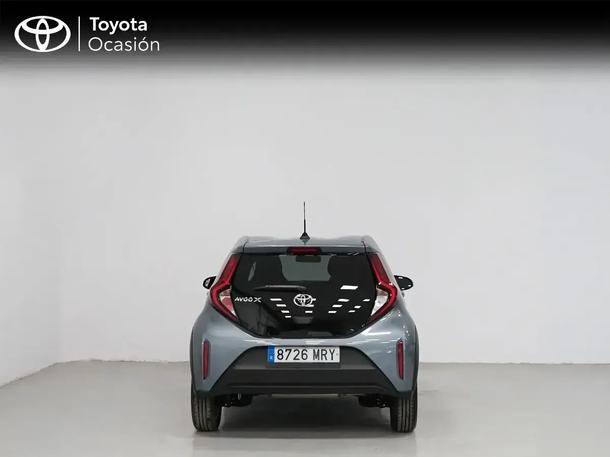 Usado Toyota Aygo X Play 72 CV (52 kW) 2024 Gris SUV