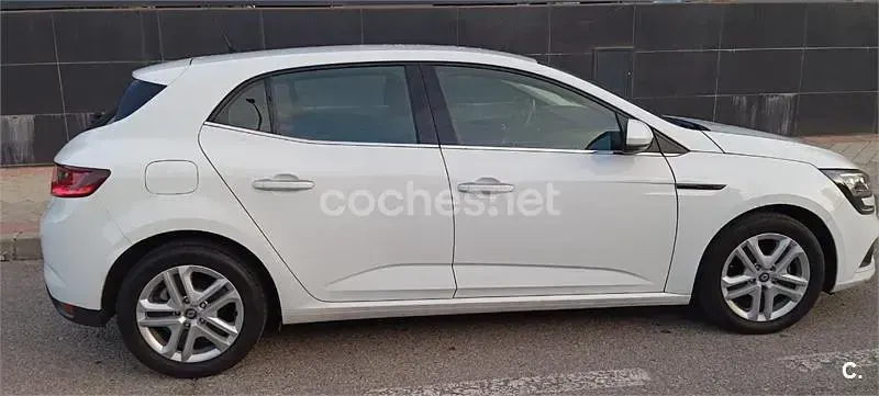 Usado Renault Mégane LIMITED 115 CV (84 kW) 2020 Blanco Berlina