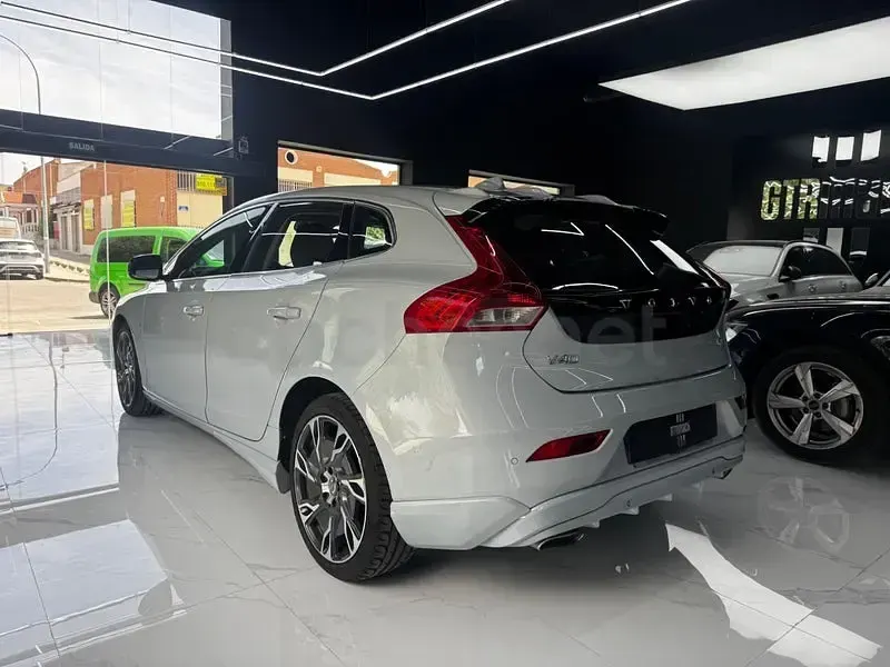 Usado Volvo V40 R-Design 177 CV (130 kW) 2013 Beige Berlina