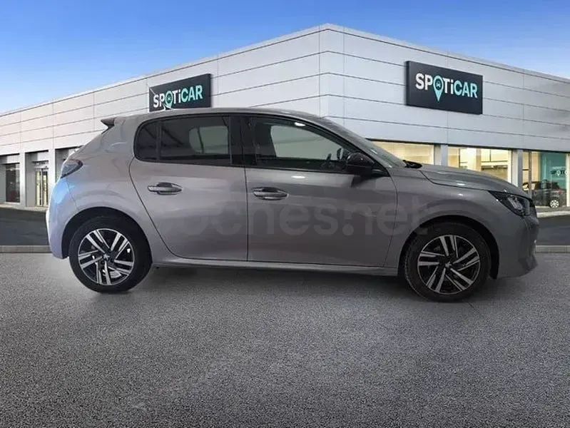 Usado Peugeot 208 Allure 100 CV (73 kW) 2023 Gris / plata Utilitario