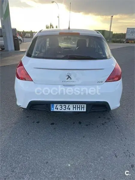 Usado Peugeot 308 Access 112 CV (82 kW) 2012 Blanco Berlina